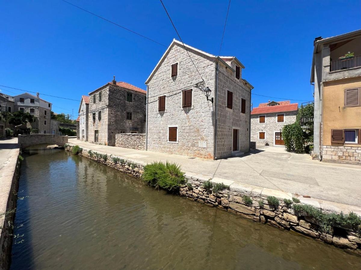 House Tia Villa Vrboska Bagian luar foto