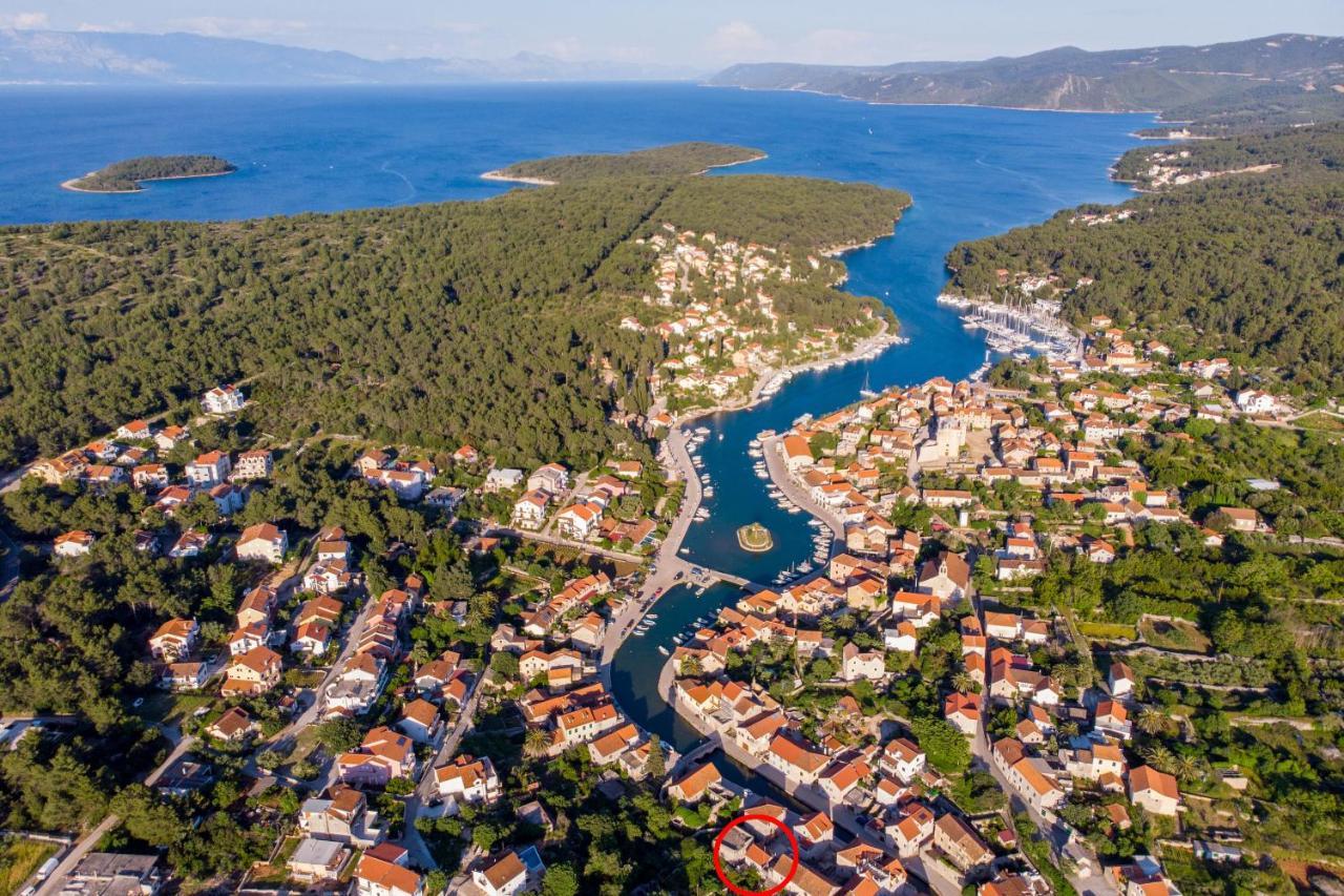 House Tia Villa Vrboska Bagian luar foto