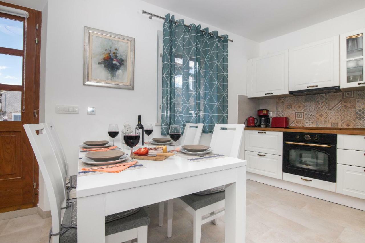 House Tia Villa Vrboska Bagian luar foto