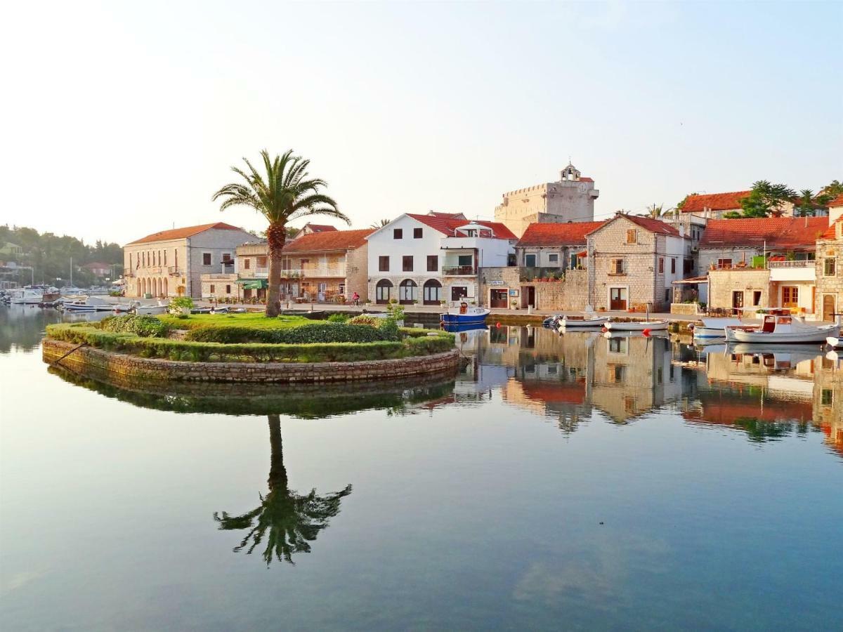 House Tia Villa Vrboska Bagian luar foto