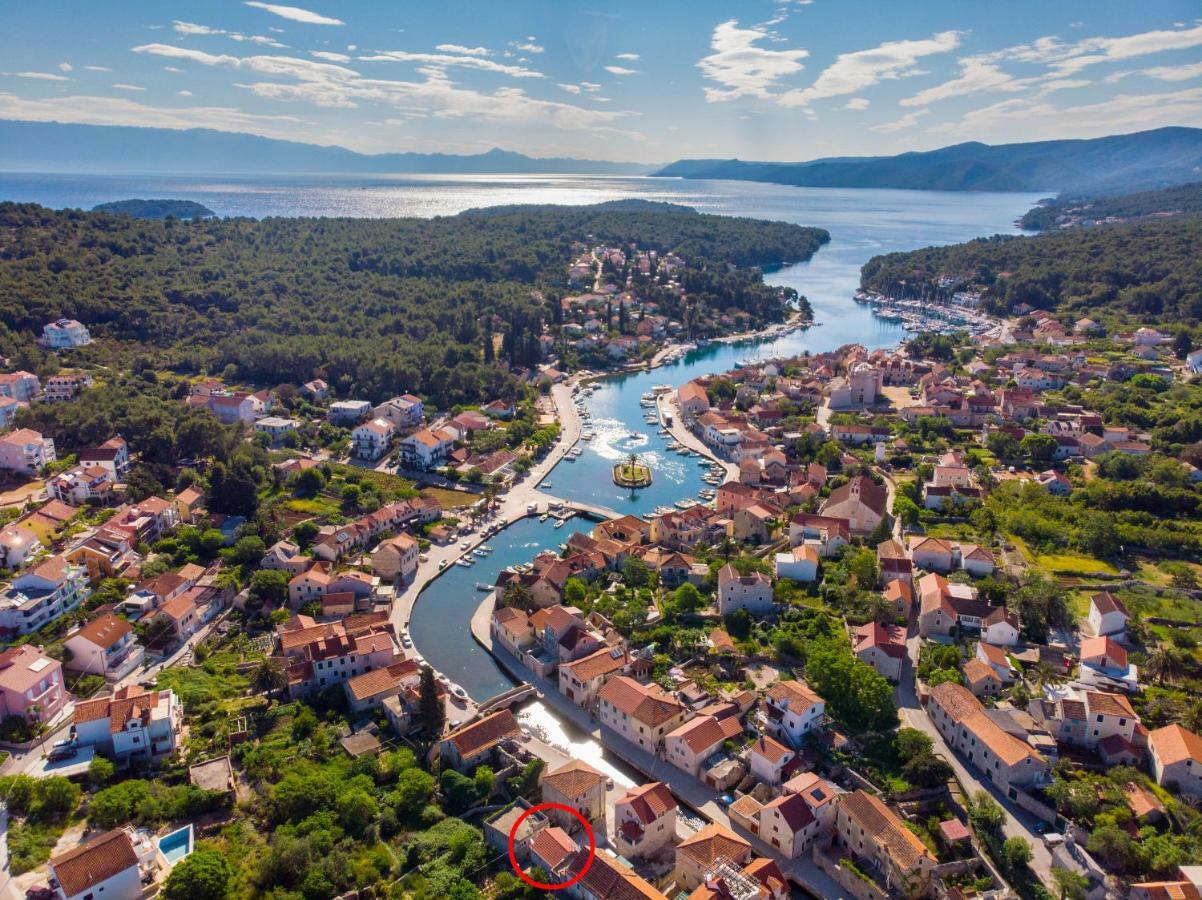 House Tia Villa Vrboska Bagian luar foto