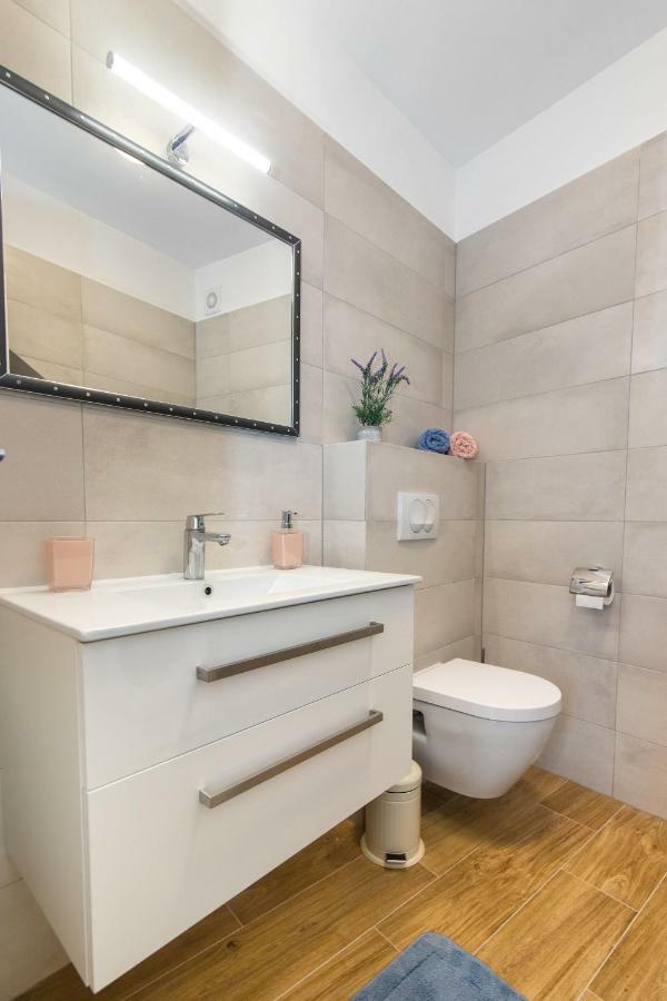 House Tia Villa Vrboska Bagian luar foto
