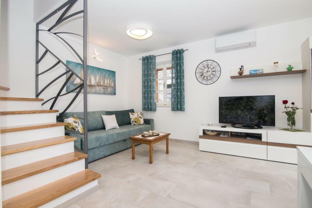 House Tia Villa Vrboska Bagian luar foto