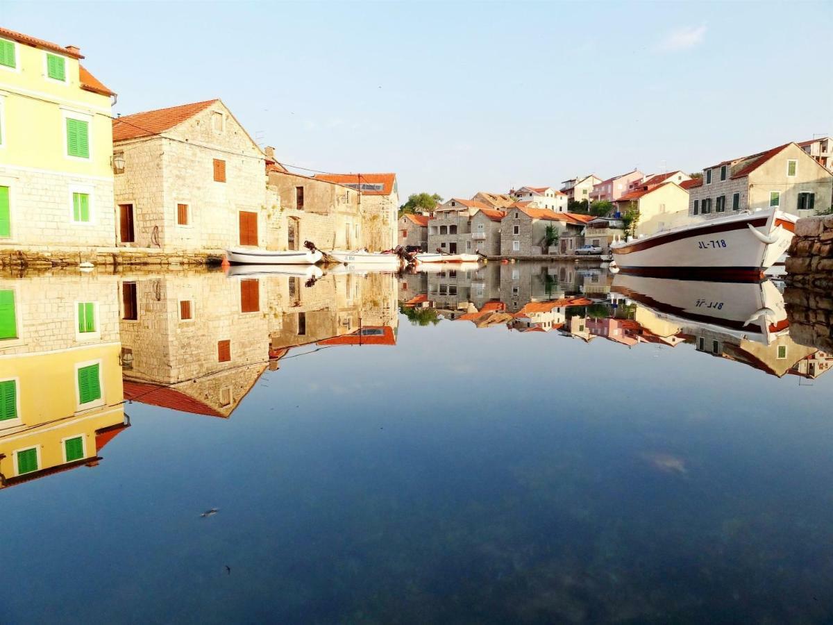 House Tia Villa Vrboska Bagian luar foto