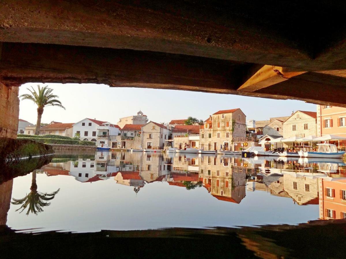 House Tia Villa Vrboska Bagian luar foto