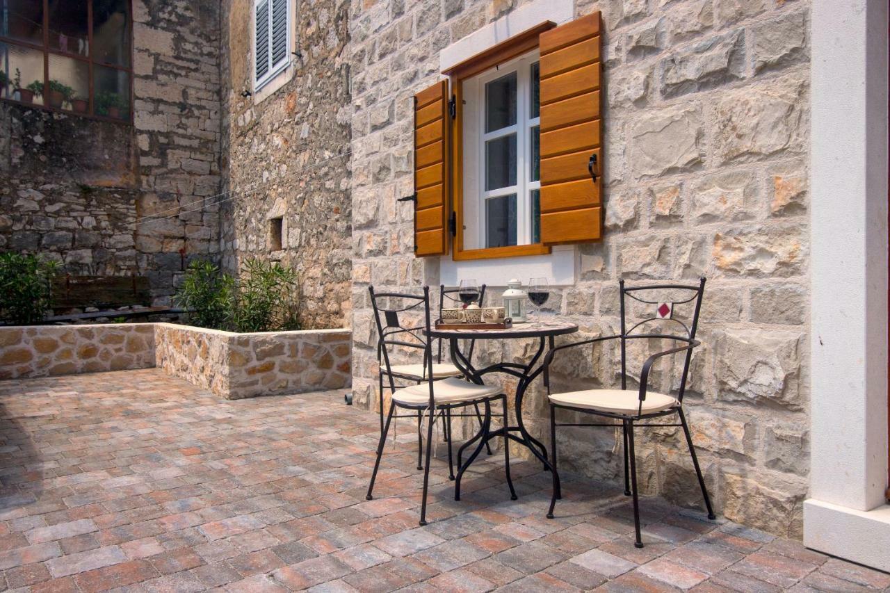 House Tia Villa Vrboska Bagian luar foto