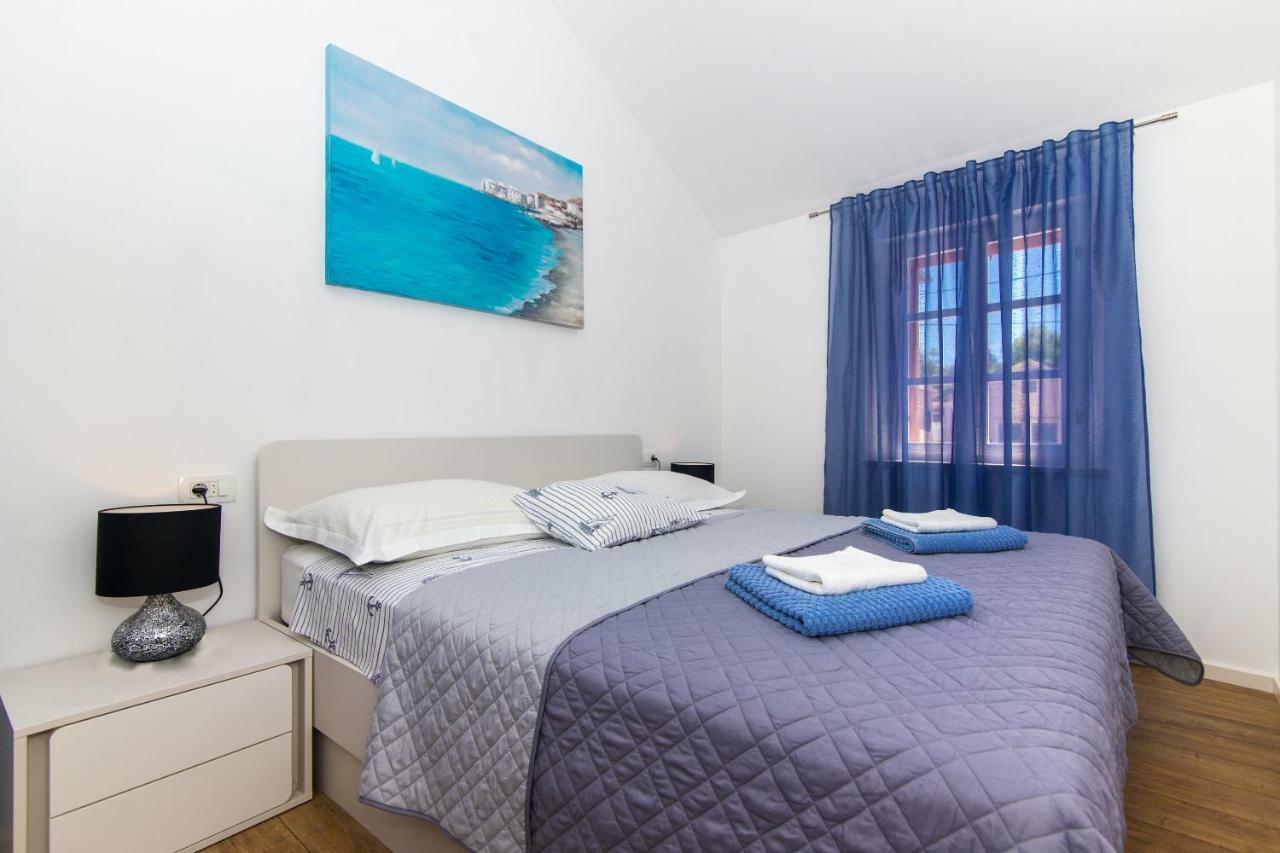 House Tia Villa Vrboska Bagian luar foto